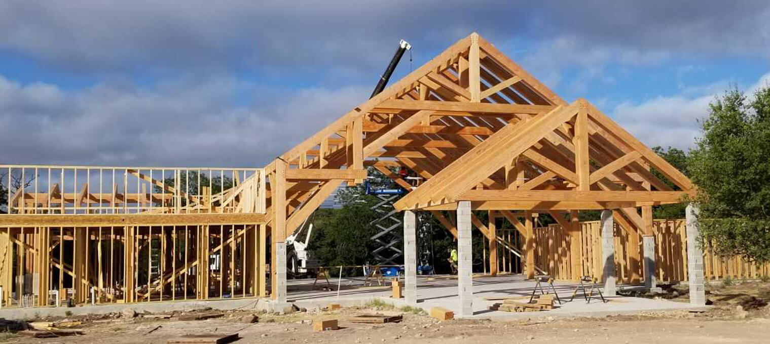 timber frame construction truss raisin progress1